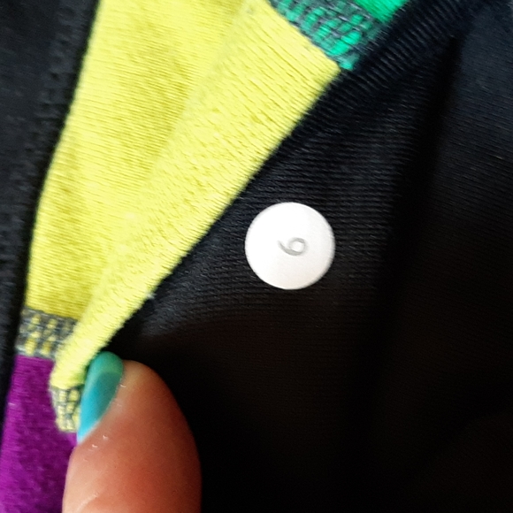 Lululemon Groove Crops - Size 6 - Picture 4 of 5